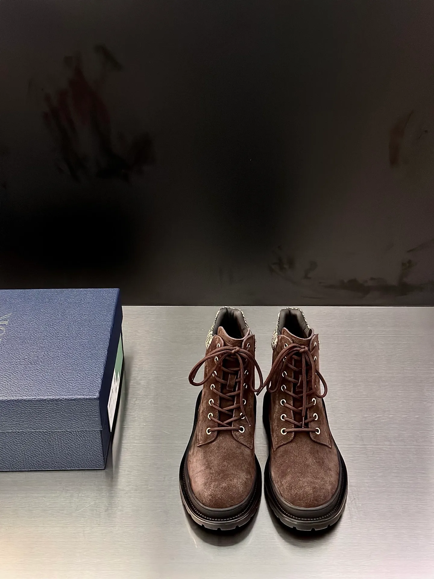Men's shoes 💰960 Dior Dior high-top sneakers, top-quality goods produced in Dongguan, show version, leading counter trial style, Nappa cowhide material, light and breathable, soft and comfortable, easier to put on and take off, calfskin leather edging, distinctive sports style, genuine leather tongue Dior letter badge, showing the brand style, lightweight embossed pattern rubber sole, light and genuine leather feet, with original packaging Size: 39-40-41-42-43-44 (45, 46 customized) leather shoe size